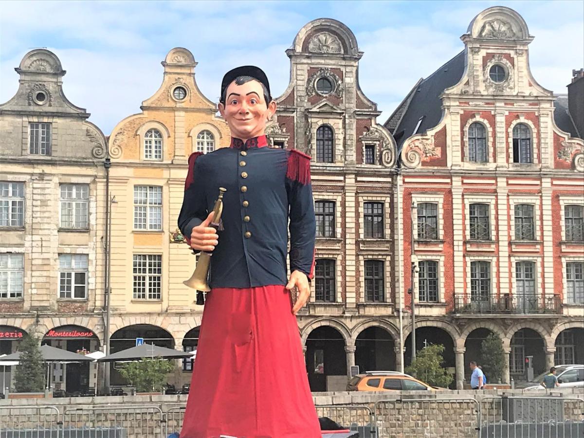 Le Bleu Arrageois Apartment Arras Bagian luar foto