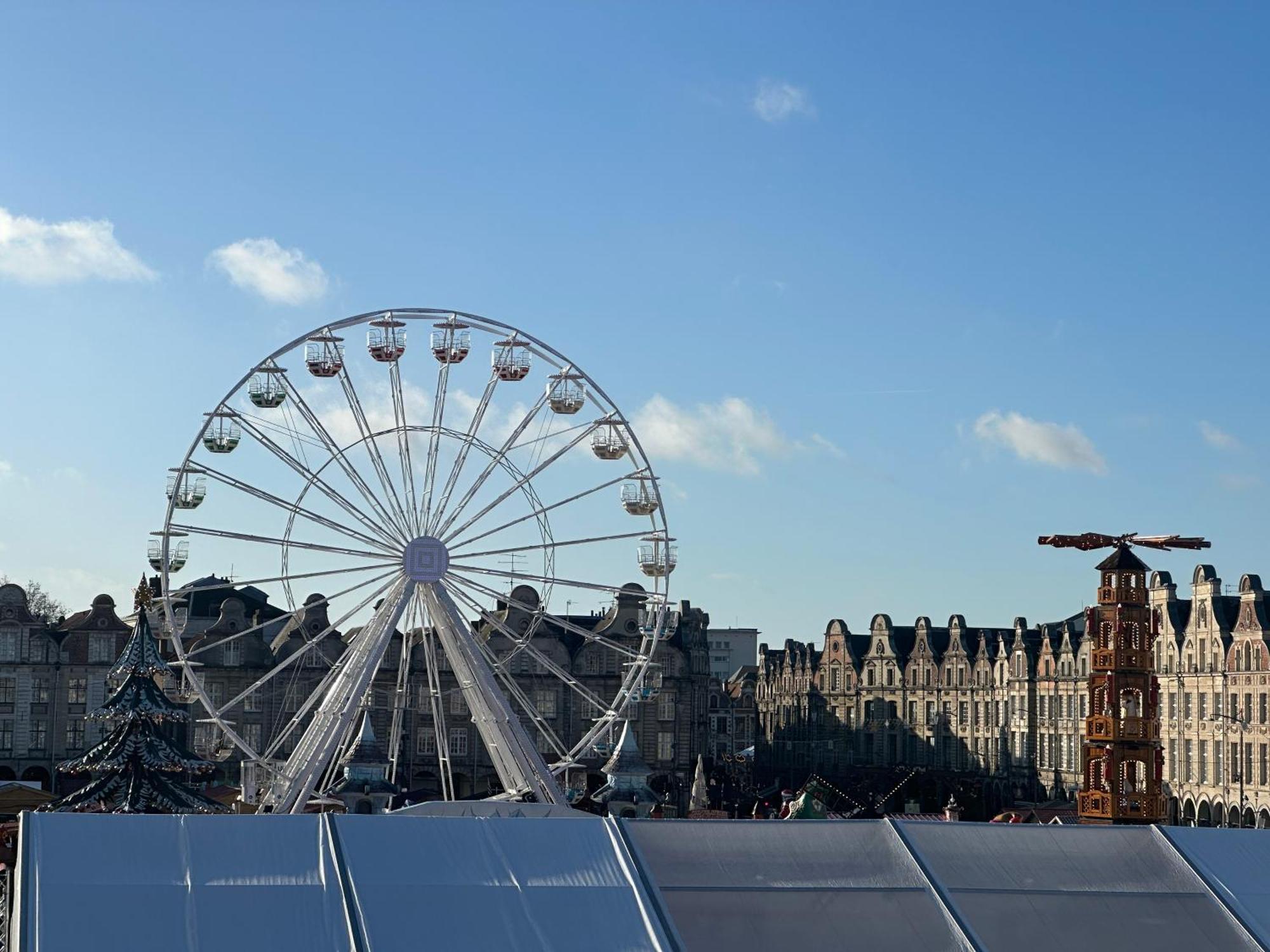 Le Bleu Arrageois Apartment Arras Bagian luar foto