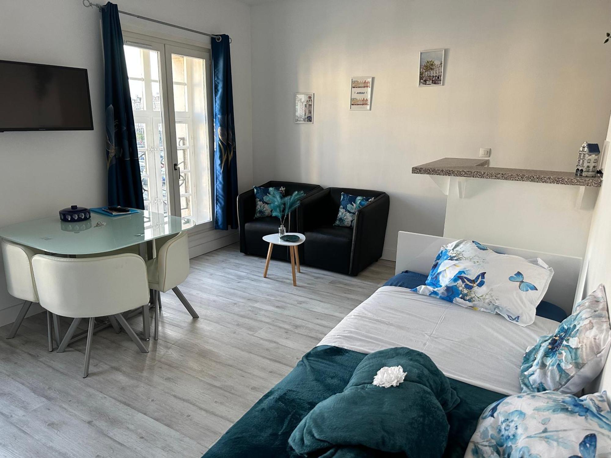 Le Bleu Arrageois Apartment Arras Bagian luar foto